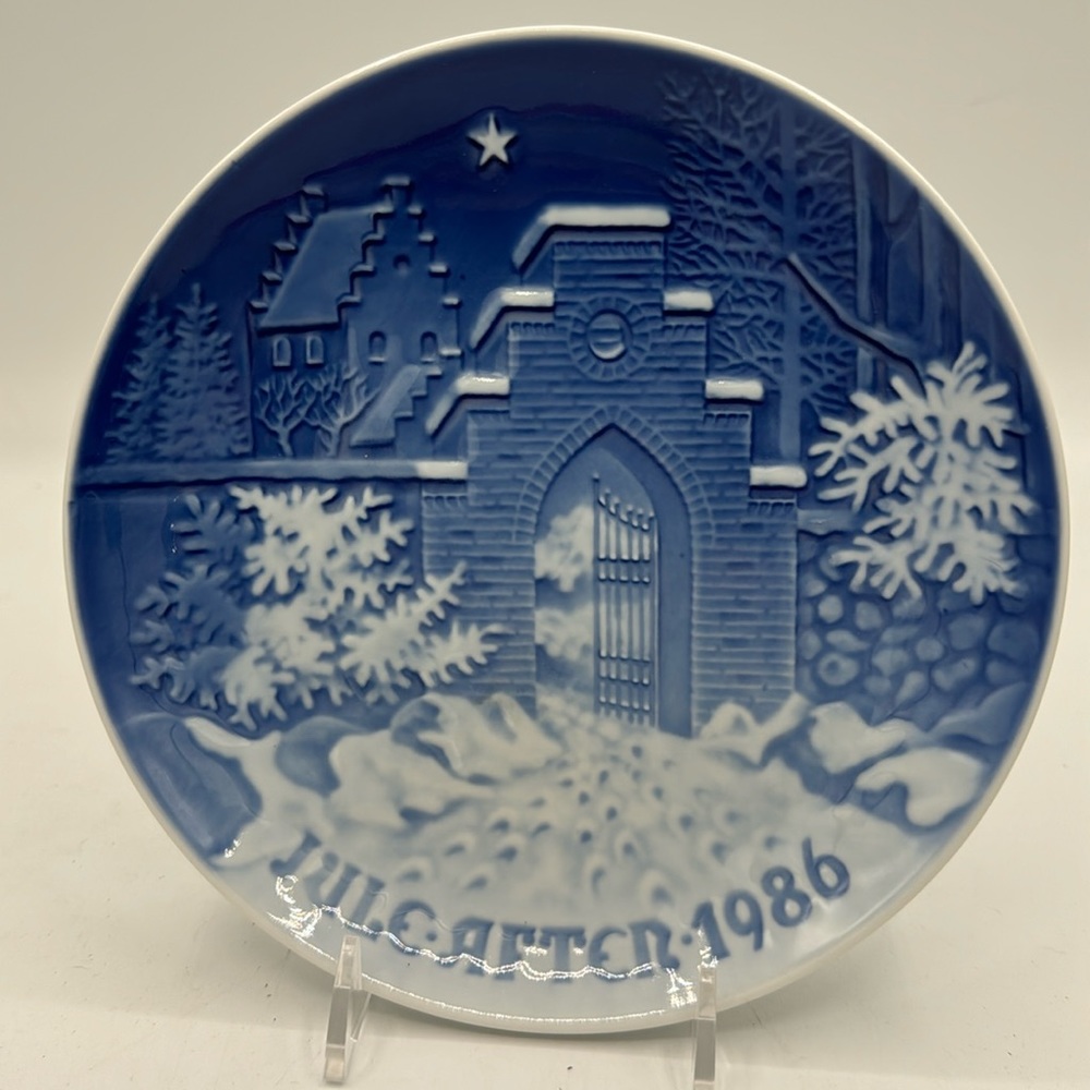 Bing and Grondahl 1886 Christmas Plate “Silent Night”